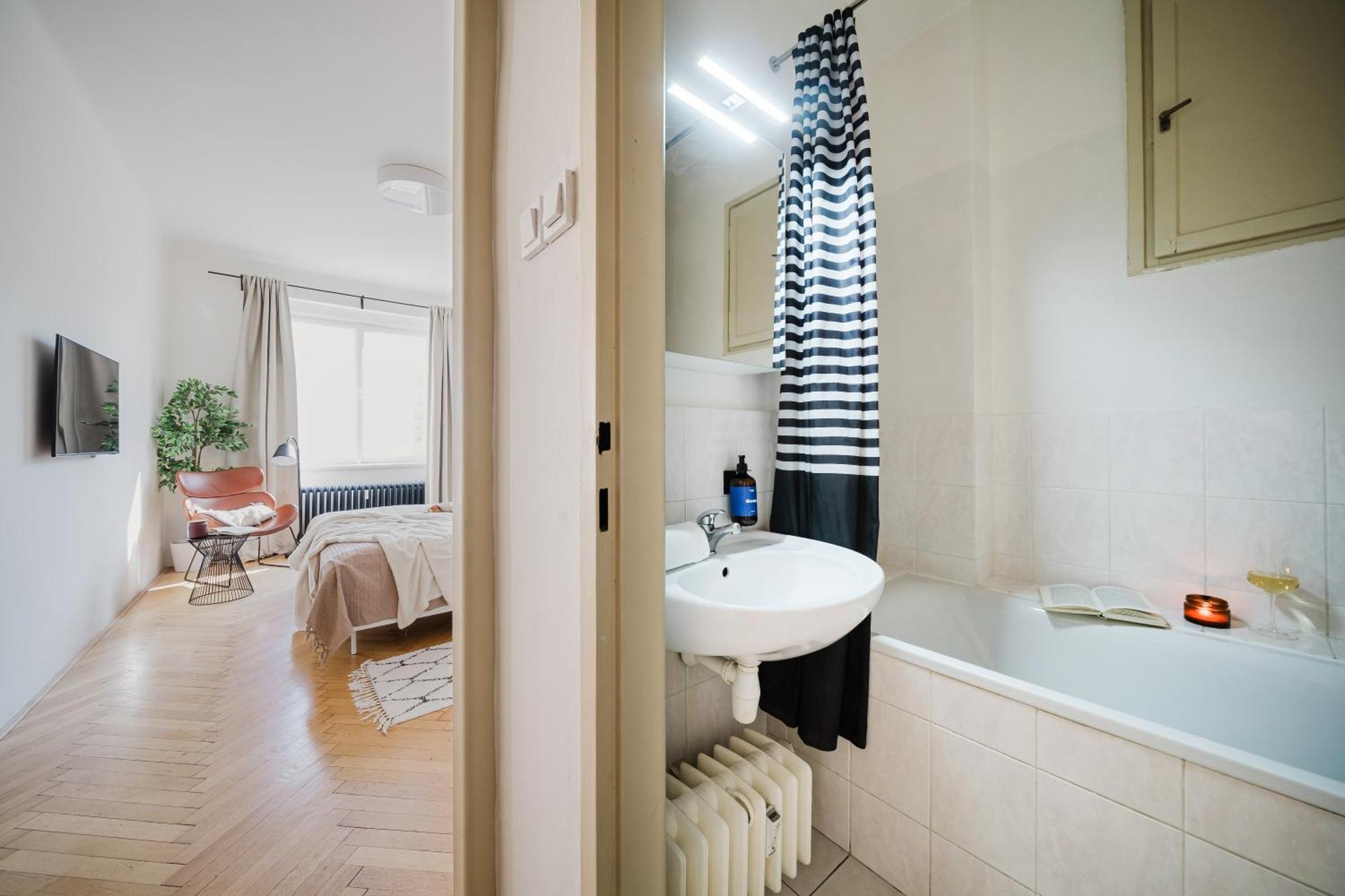 Days - 1bdr - Workspace - Netflix - New Town Praha