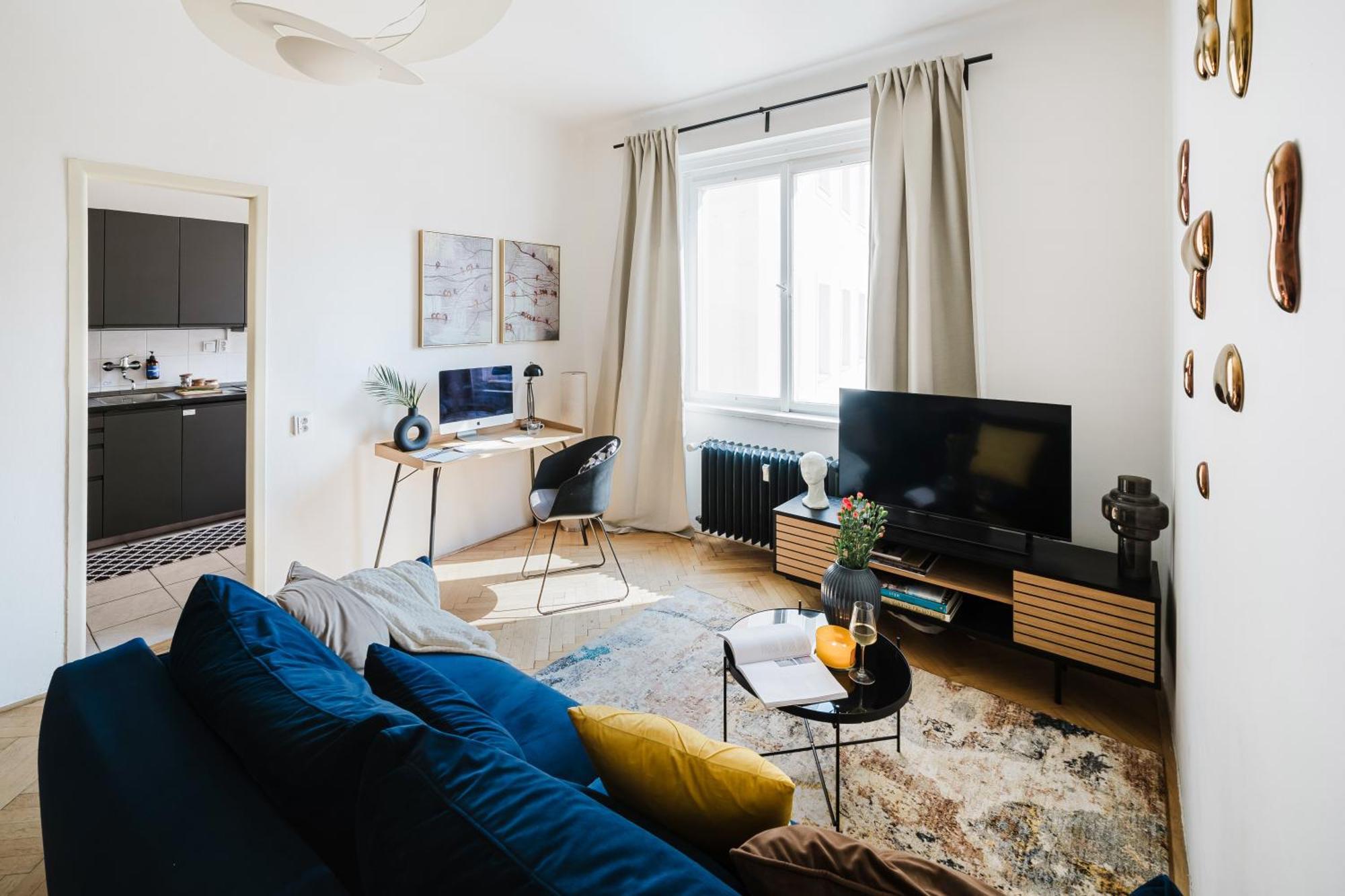 Days - 1bdr - Workspace - Netflix - New Town Praga